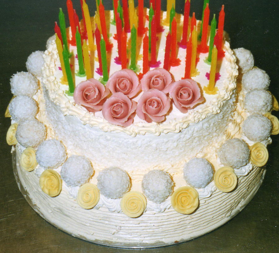 Batida de Coco Buttercreme Torten Zweistckig online bestellen Geburtstagstorte Jubilumstorte Tortenspezialitt mit Lieferservice in Berlin